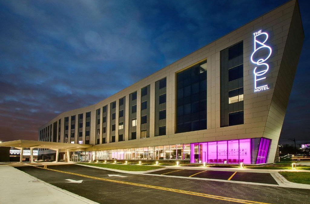 Rosemont Hotel | The Rose Chicago, Tapestry Collection By Hilton