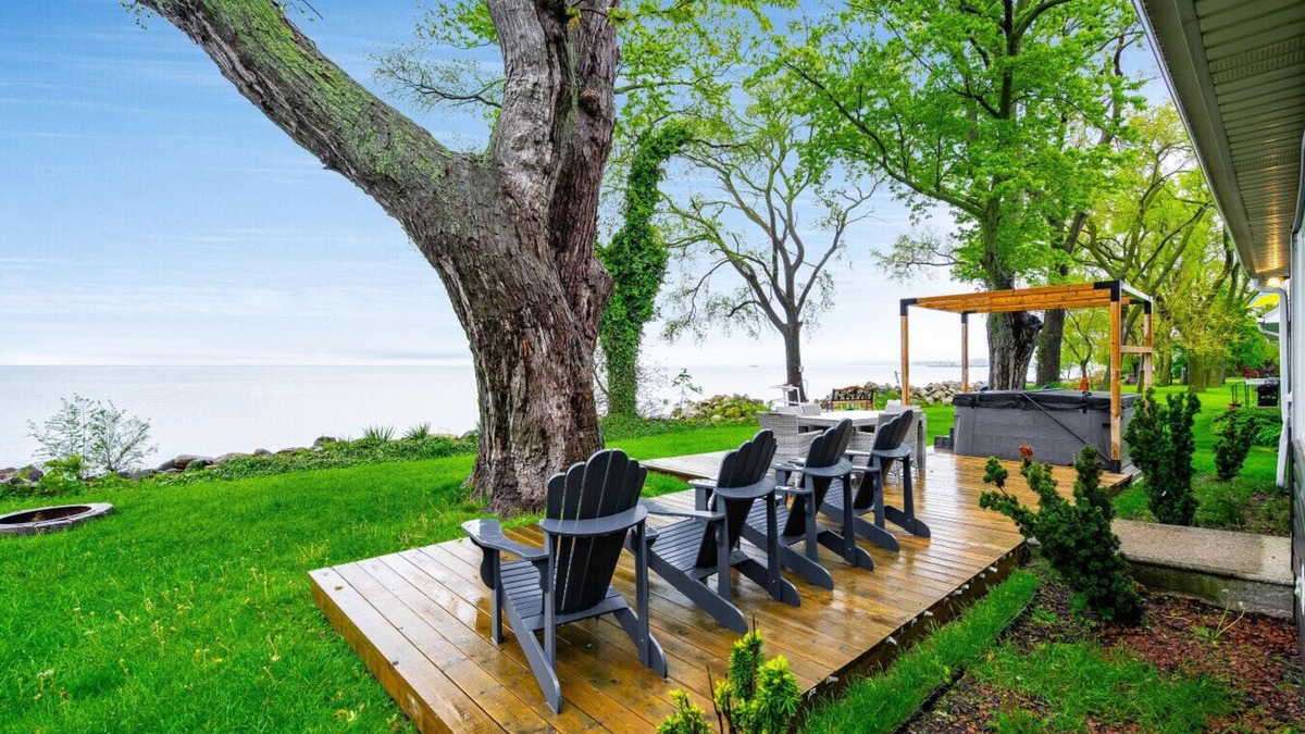 Leamington Cottage | The Rose Cottage: on the Lake - Stay with Us!