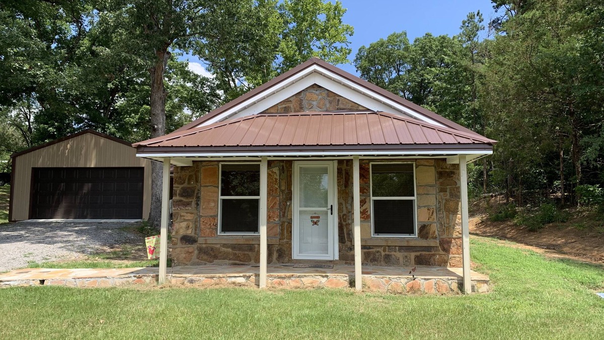 Centerville House | The Rose Creek Cottage, at base of Petit Jean Mountain sleeps 4