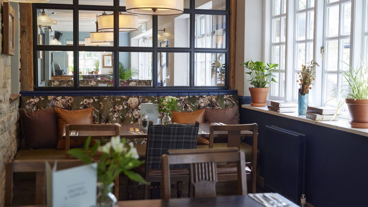Standlake Hotel | The Rose Revived - Chef & Brewer
