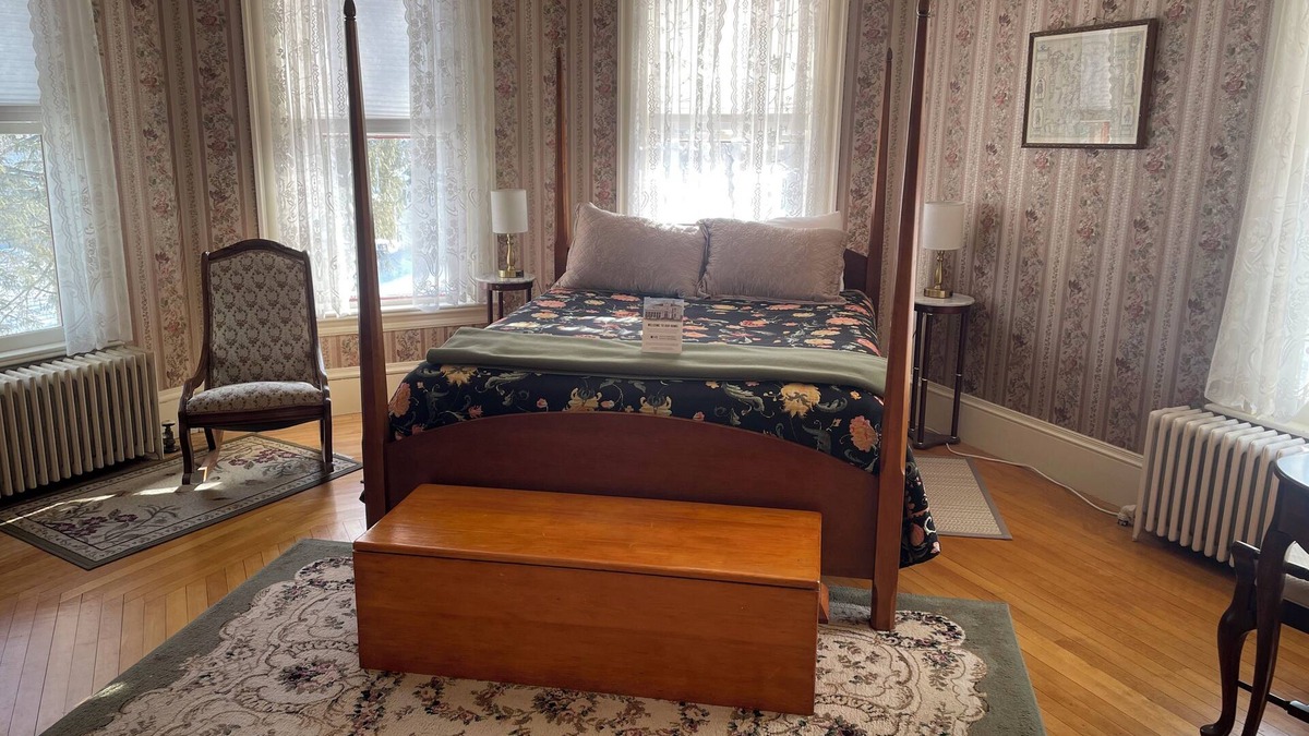 Guilford Bed & Breakfast | The Rose Room - Queen Bed - The Guilford Bed & Breakfast