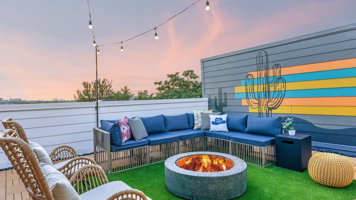 Hurwood Heights House | The Rosedale - Rooftop Oasis by Geodis Park
