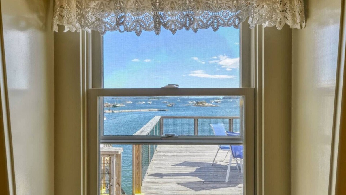 Stonington Hotel | The Roseway - Inn on the Harbor