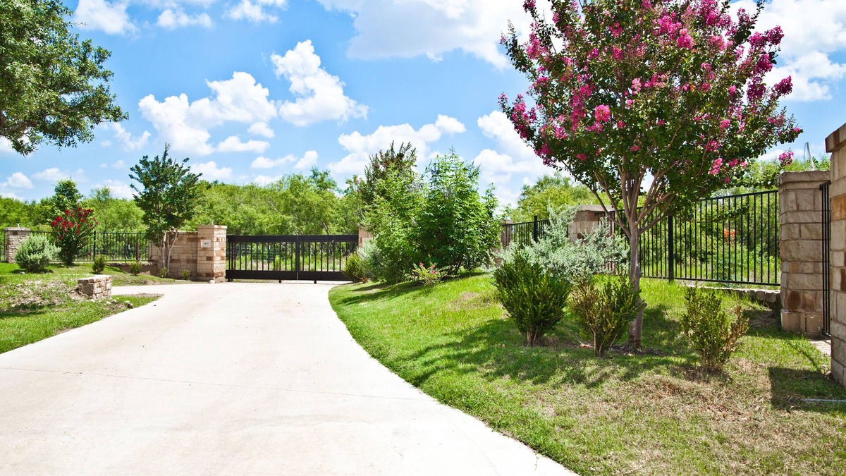 Kyle House | "The Rosewood" little bit country, close to town, new, clean and fresh.
