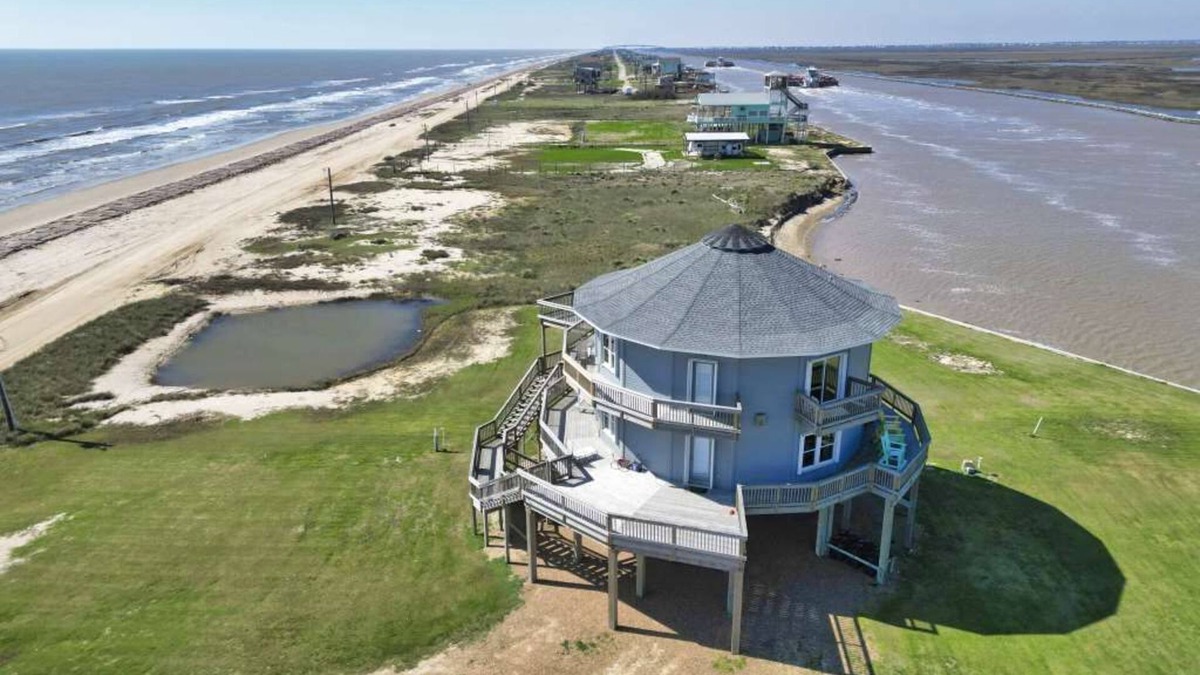 Cedar Lane House | THE ROUND HOUSE AT SARGENT BEACH AMAZING 360 DEGREE VIEWS