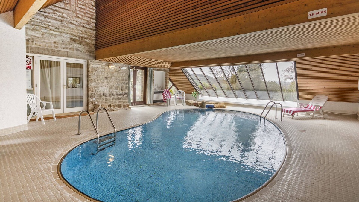 Rowsley House | The Round House - family house with all year indoor pool in 9 acres of gardens