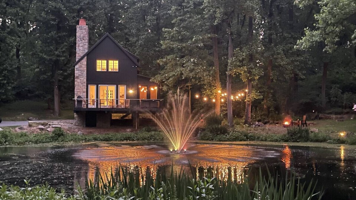 Wrightsville Cabin | The Roundtop Chalet romantic couple’s getaway