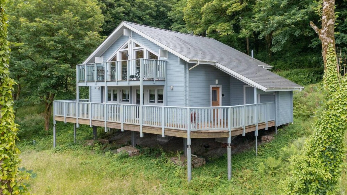 Penally Ski Chalet | The Rowan - Luxury Lodge and Woodland Views