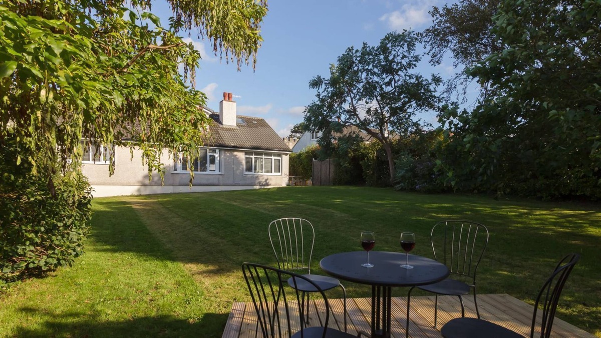 Kirkmichael Cottage | The Rowans - a holiday cottage that sleeps 9 guests in 4 bedrooms