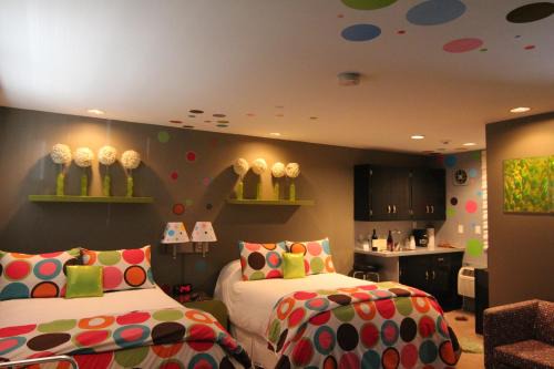 Roxbury Hotel | The Roxbury