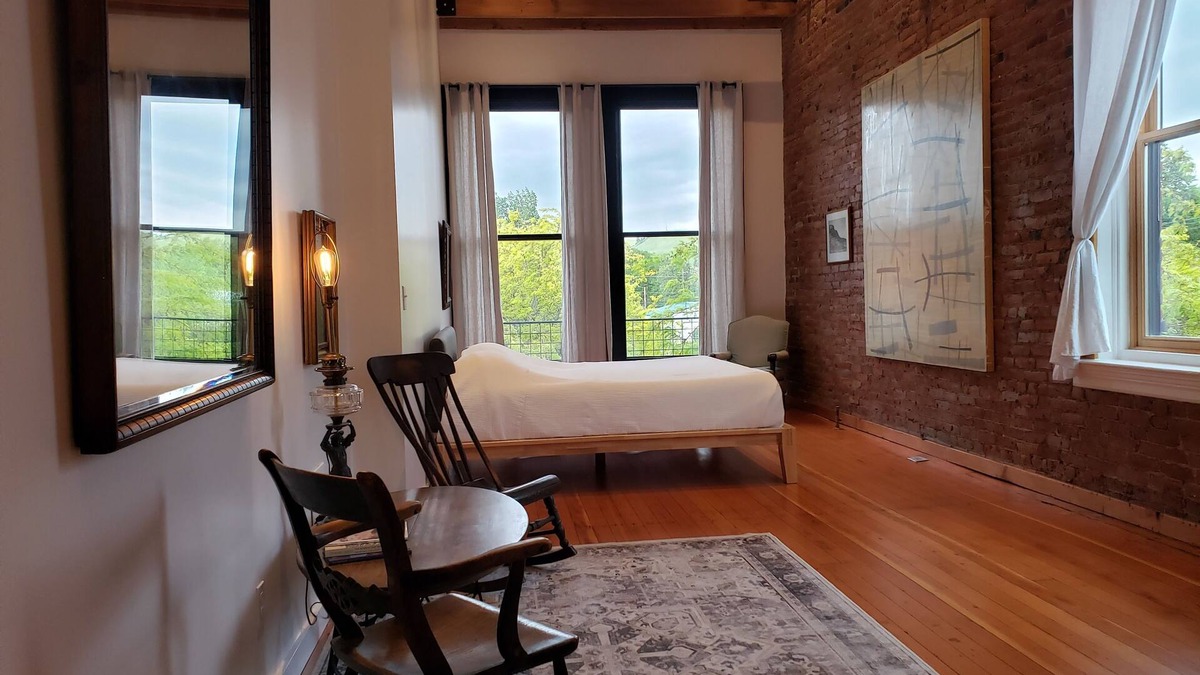 Waitsburg Hotel | The Royal Block - Room 4