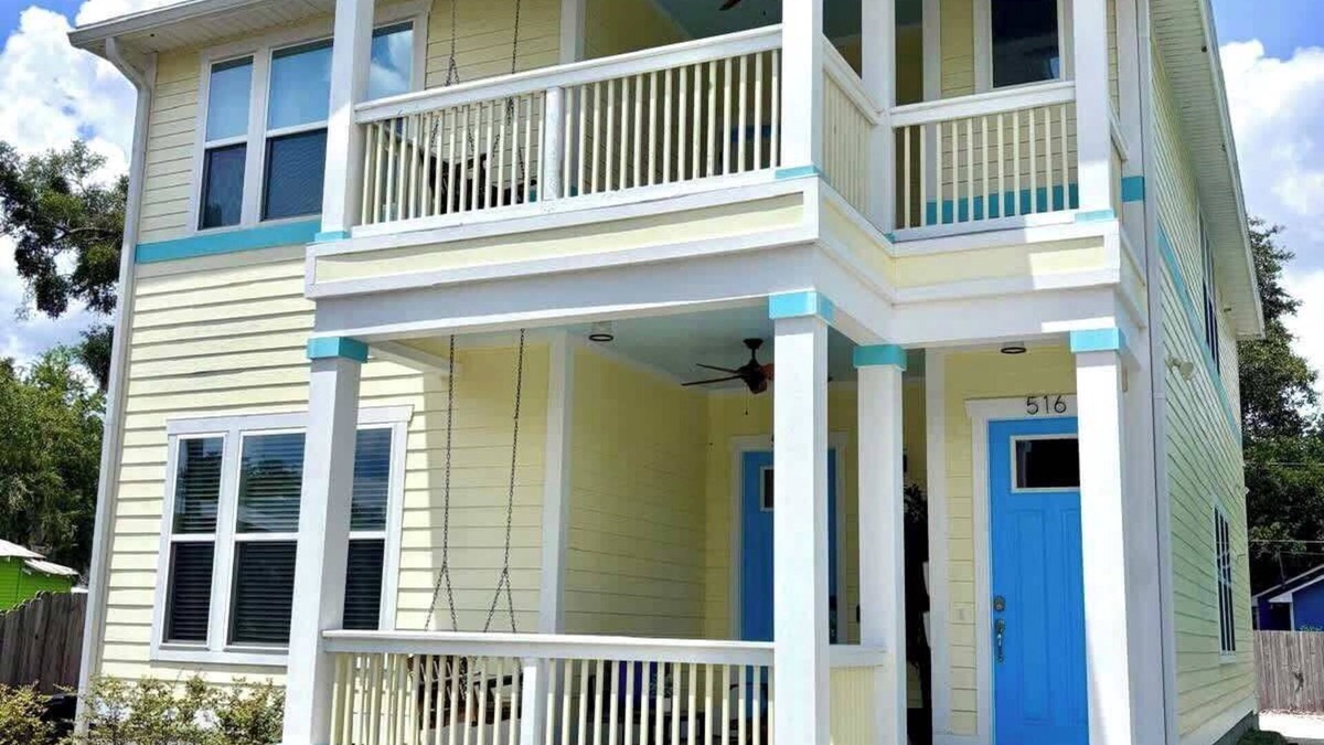Pleasant Street House | The Royal Cypress Suite, Near UF, Shands, Downtown