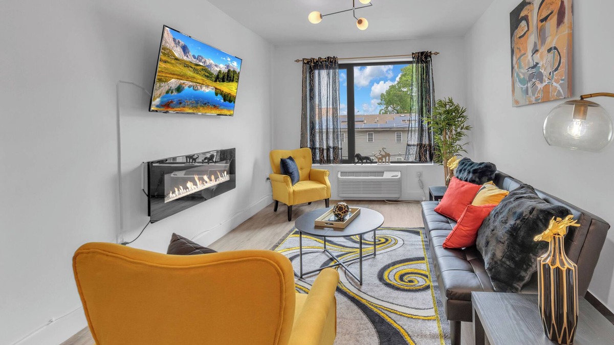 Elizabeth Apartment | The Royal Oasis 1 BR Apt. Near NYC/EWR with an Indoor Pool & Free Parking