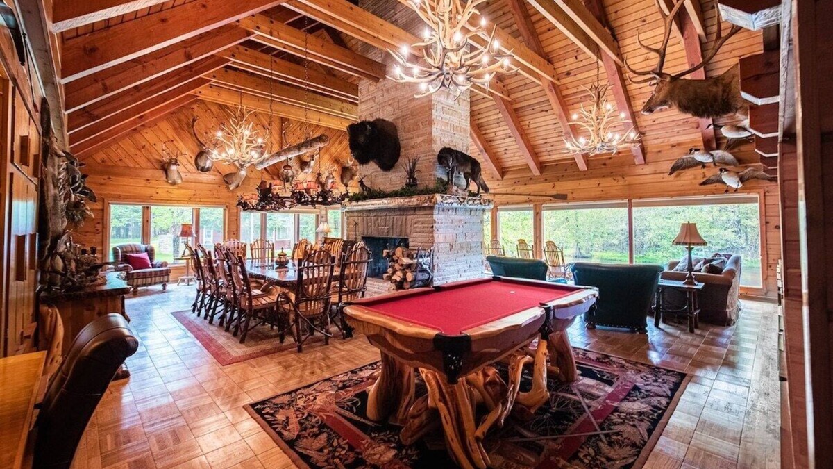 Grayling Cabin | The Royal Stag Lodge - Riverfront on the Au Sable