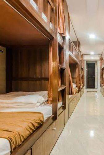 Chembur East Hotel | The Royal Stay Luxury Dormitory