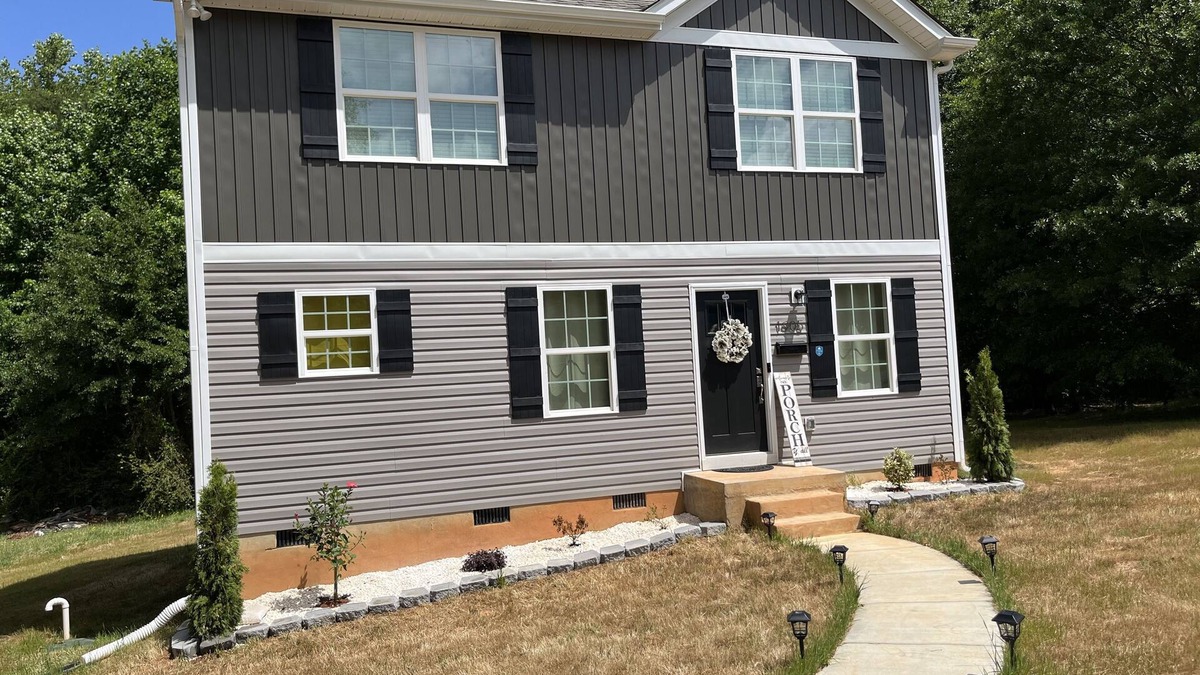 Ranlo House | The Royal Suites.Family Friendly-Close to CLT Airport. Beautiful and peaceful.