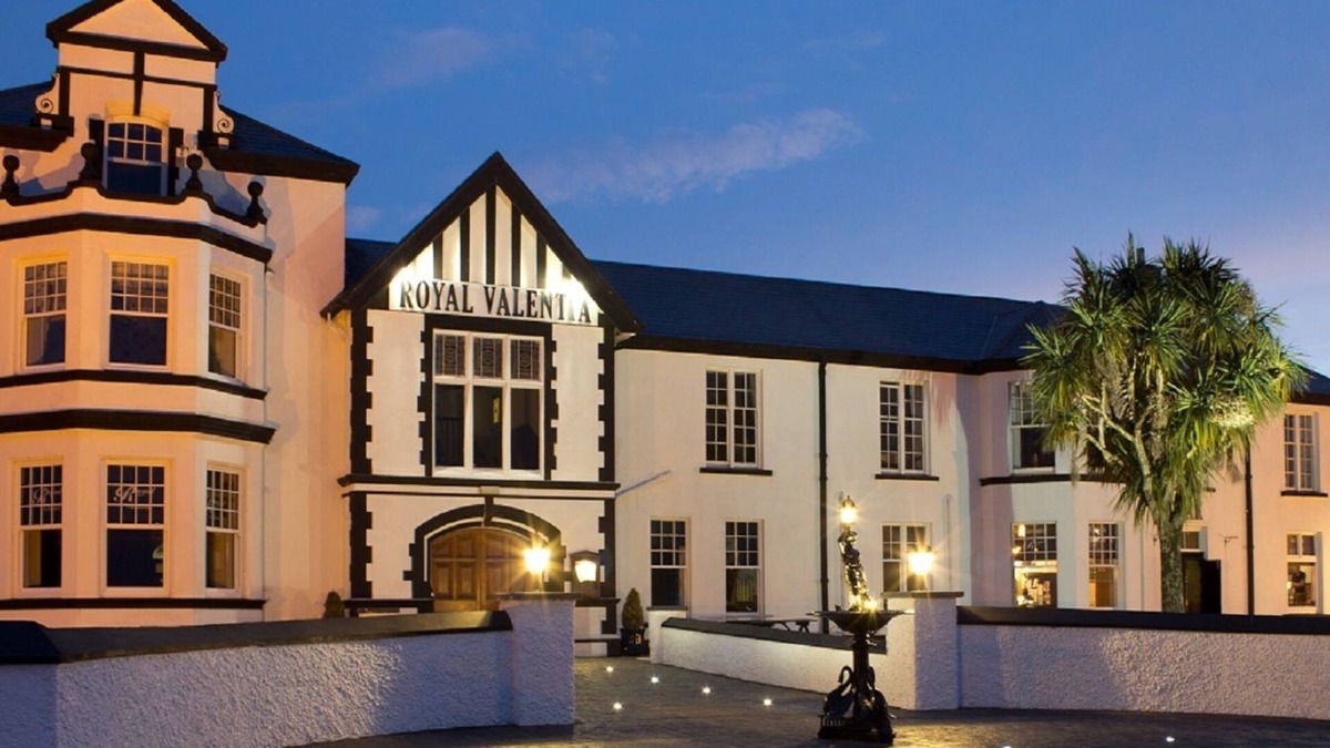 Knightstown Hotel | The Royal Valentia Hotel
