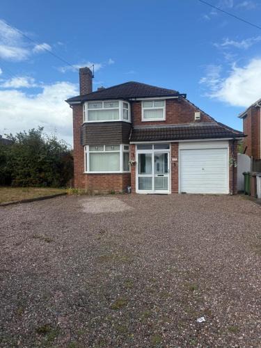 Little Hay House | The RS Inn Cozy Homestay Premium Private Rooms With Parking Near Birmingham Airport, Lake Park For Solo, Couples & Family