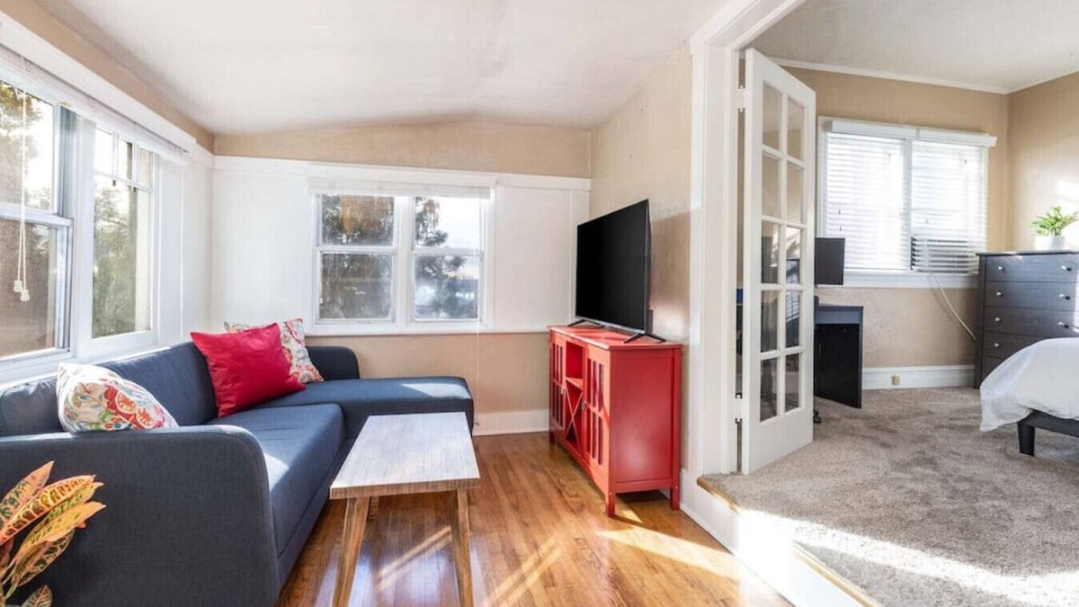 Lower Avenues Apartment | The Ruby Suite - Charming Historic Avenues's Apt