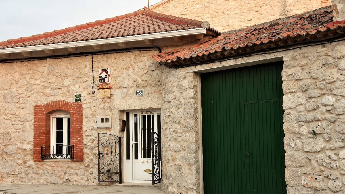 Montemayor de Pililla House | The Rural House "El Camino" located in a building of more than one hundred years