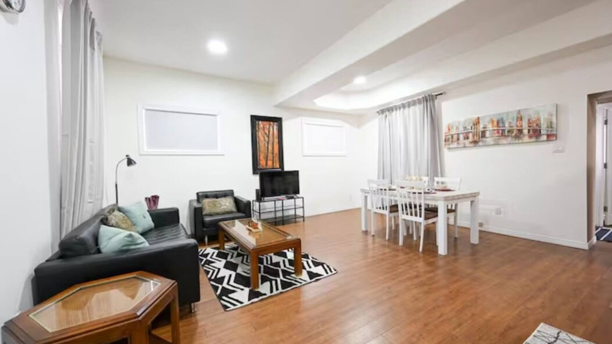 Brantford House | The Rustic: A Comfy 5 bedroom home open to longterm stays