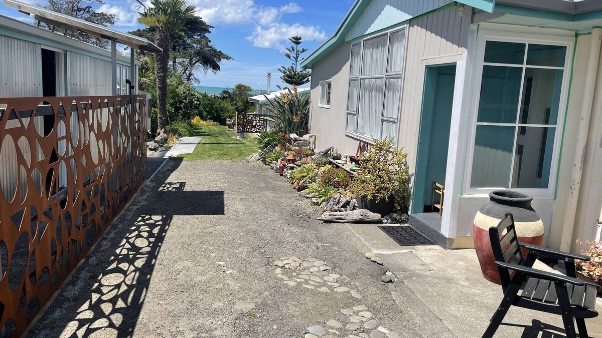 Haumoana House | The Rustic Retreat - Relaxing Beachfront