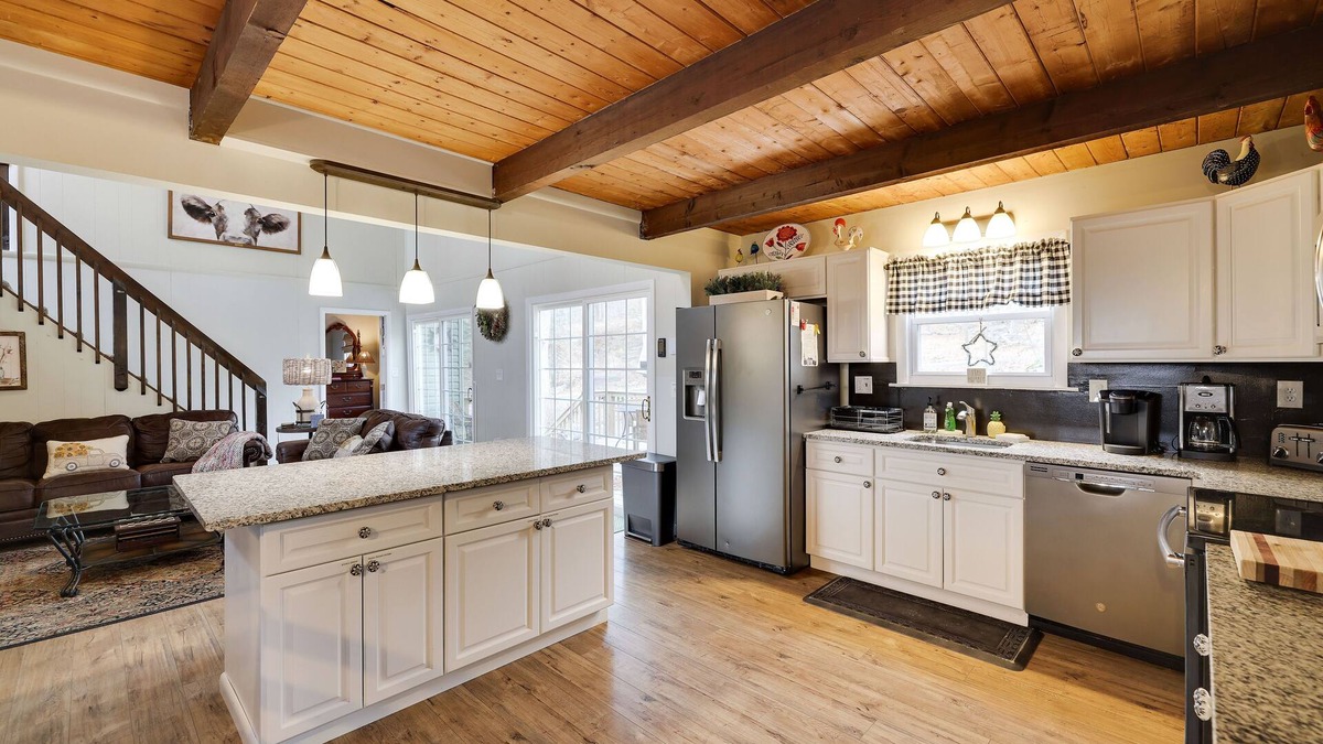 Bushkill House | The Rustic Retreat