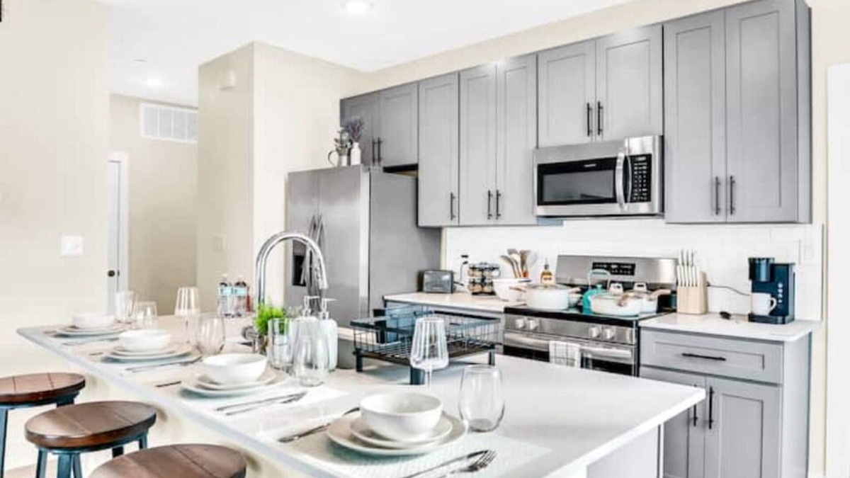 Cityplace Apartment | The Rustic Roost King Bed Minutes to DT