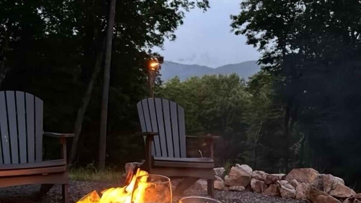 Upper Tract Cabin | The Rusty Lantern! Enjoy peace and quiet in this cozy mountain cabin! Free WiFi