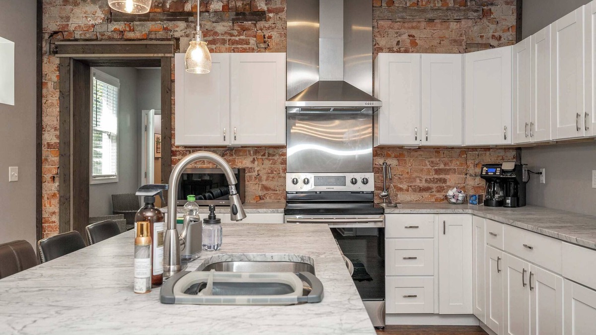 Cincinnati House | The Ruth House – Historic 4 BDR!