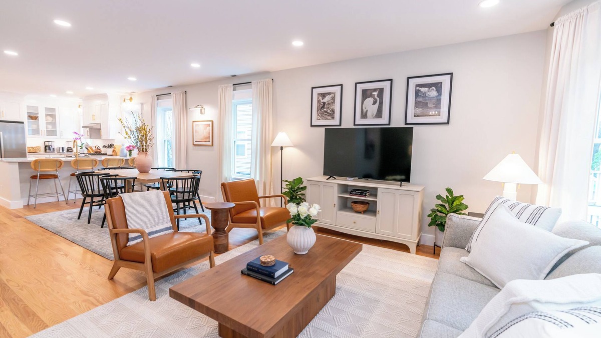 Prospect Hill House | The Ryan House: Large, Newly Renovated! Close to Yale & Downtown!