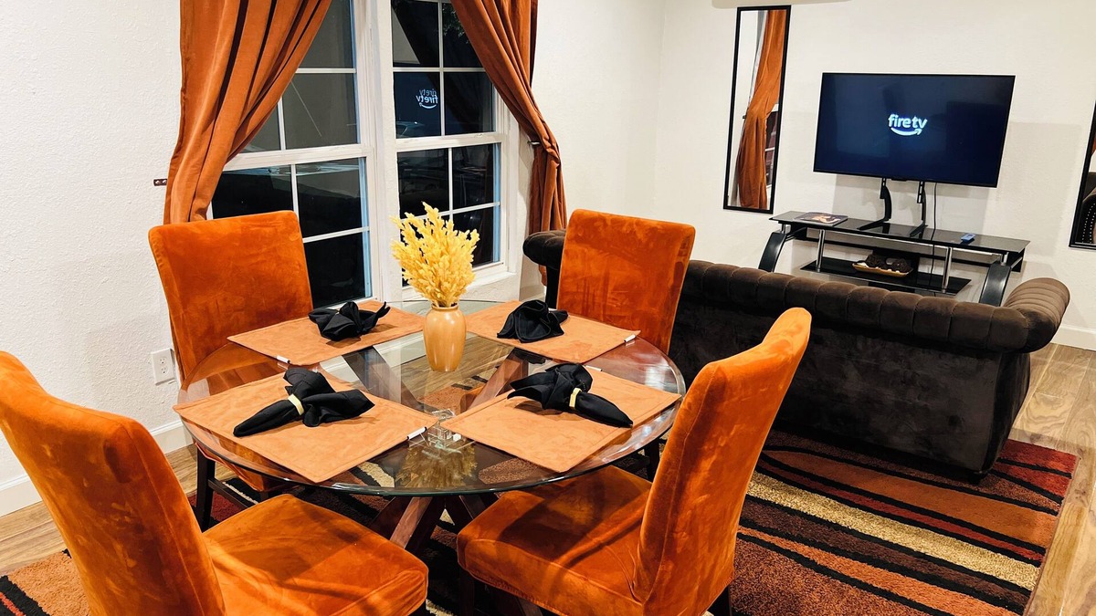 Lindale House | The Sabine River Retreat