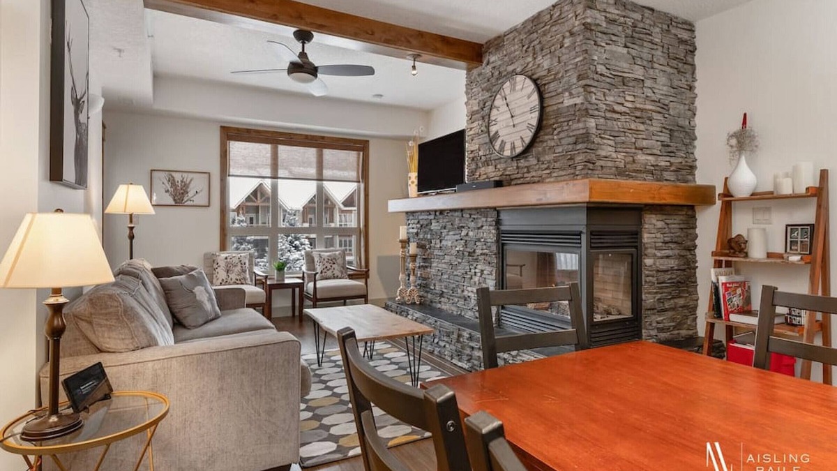 East Kootenay Apartment | The Sable Bright Side | Pool | Hot Tub | Top Floor