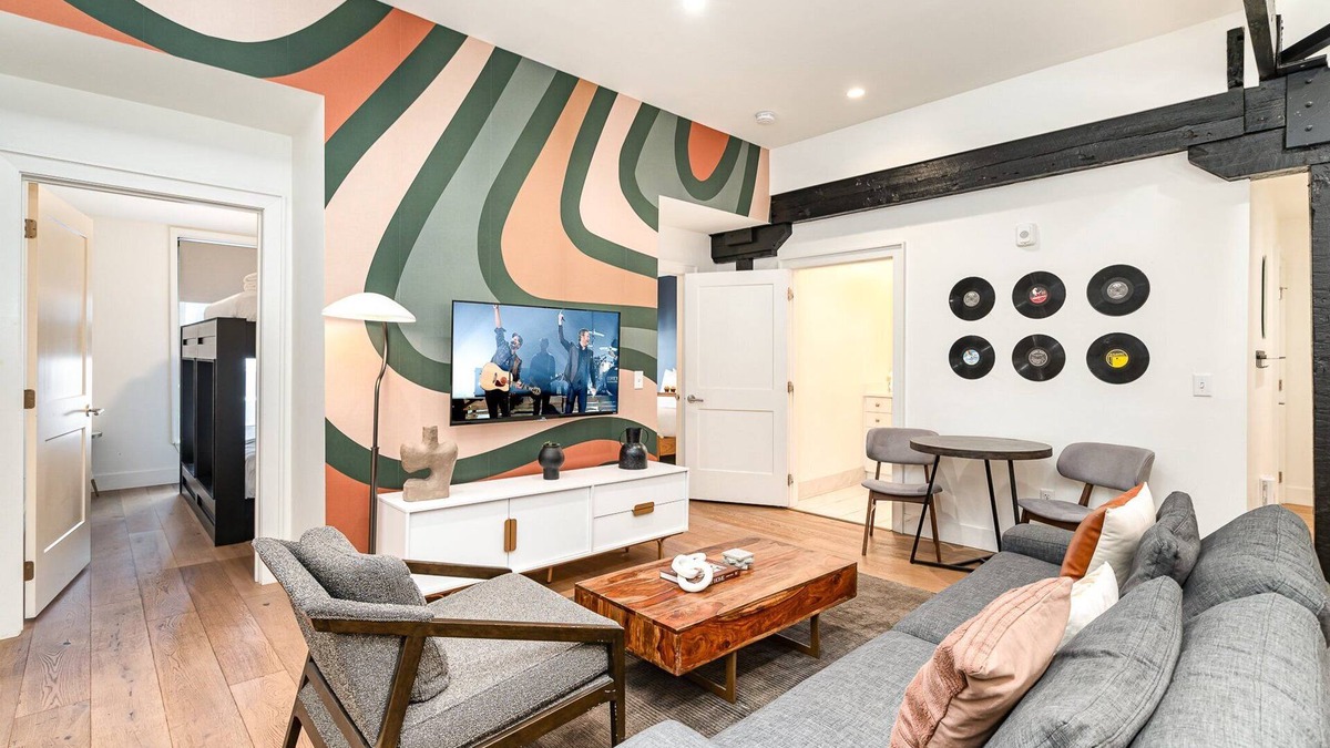 Downtown Nashville House | The Saddlery - The Vault - 2 Min Walk to Broadway