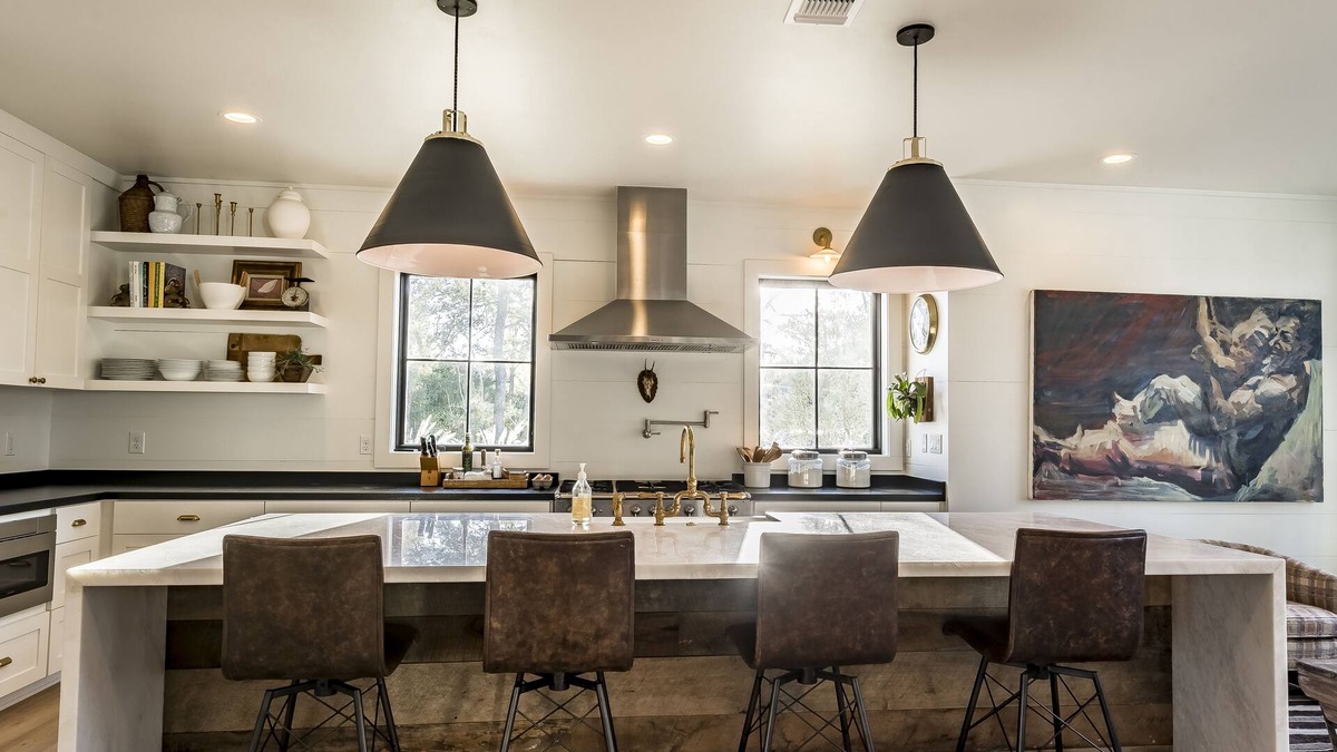 Columbus House | The Sage Farmhouse- A modern farmhouse on 27 acres just 25 mins from Round Top