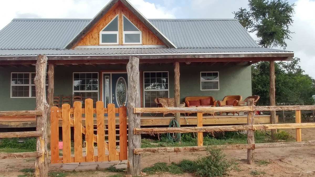 Cedar Creek House | The Sage House - F1 COTA area
