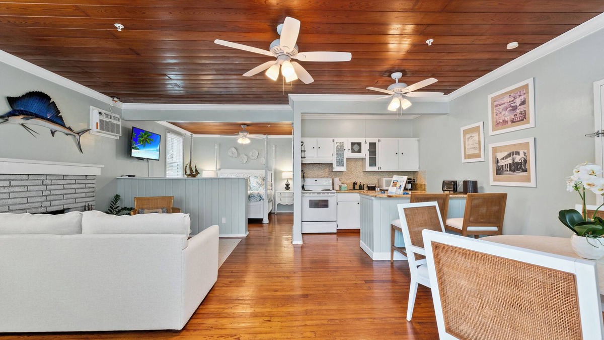 Stuart Hotel | THE SAILFISH SUITE AT OLD COLORADO INN