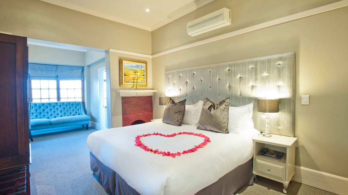 Morningside Hotel | The Saint James on Venice Luxury Guest House