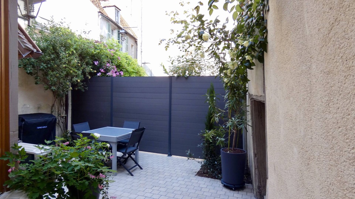 Sancerre House | THE SAINT PERE SANCERRE LOGISTIC