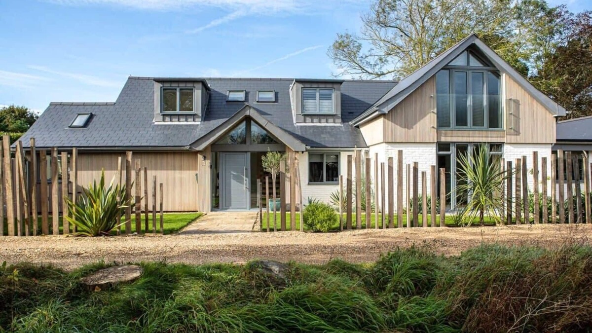 Chichester House | The Salt House - Luxury Home with Pool & Hot Tub