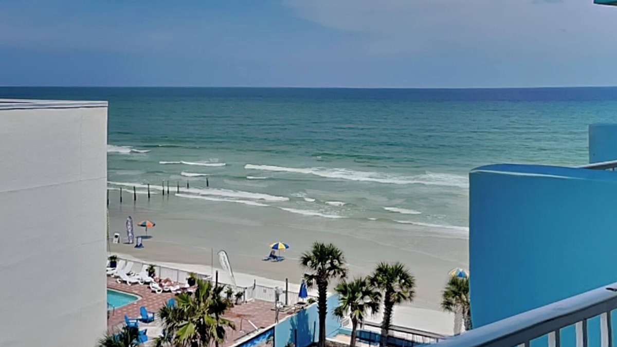 Daytona Beach Condo | The Salty Fountain | Beachfront Condo with Balconies, Resort Pool + Hot Tub