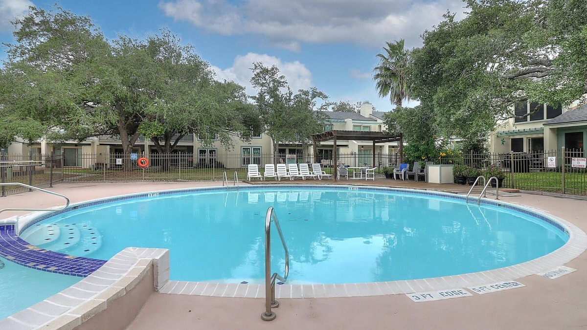 Sailhouse Condo | The Salty Seahorse! 2 Primary Suites, Pool, Pier, Boat Ramp, Slips, BBQ Area!