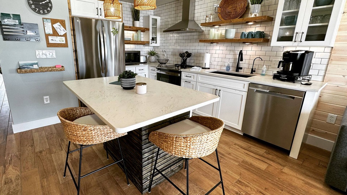 Crystal Beach Condo | "The Salty Shackโ by ๐๐ถ๐๐ฒ ๐ฆ๐ฎ๐น๐๐ ๐ฆ๐ผ๐๐น๐ Fully renovated 1st flr beachfront condo๐ฌ