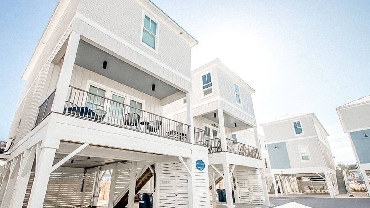 Gulf Shores Cottage | The Sand Haus: A Minimalist Beach Cottage