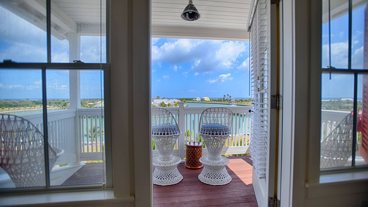 Schooner Bay Hotel | The Sandpiper Inn & Cottages