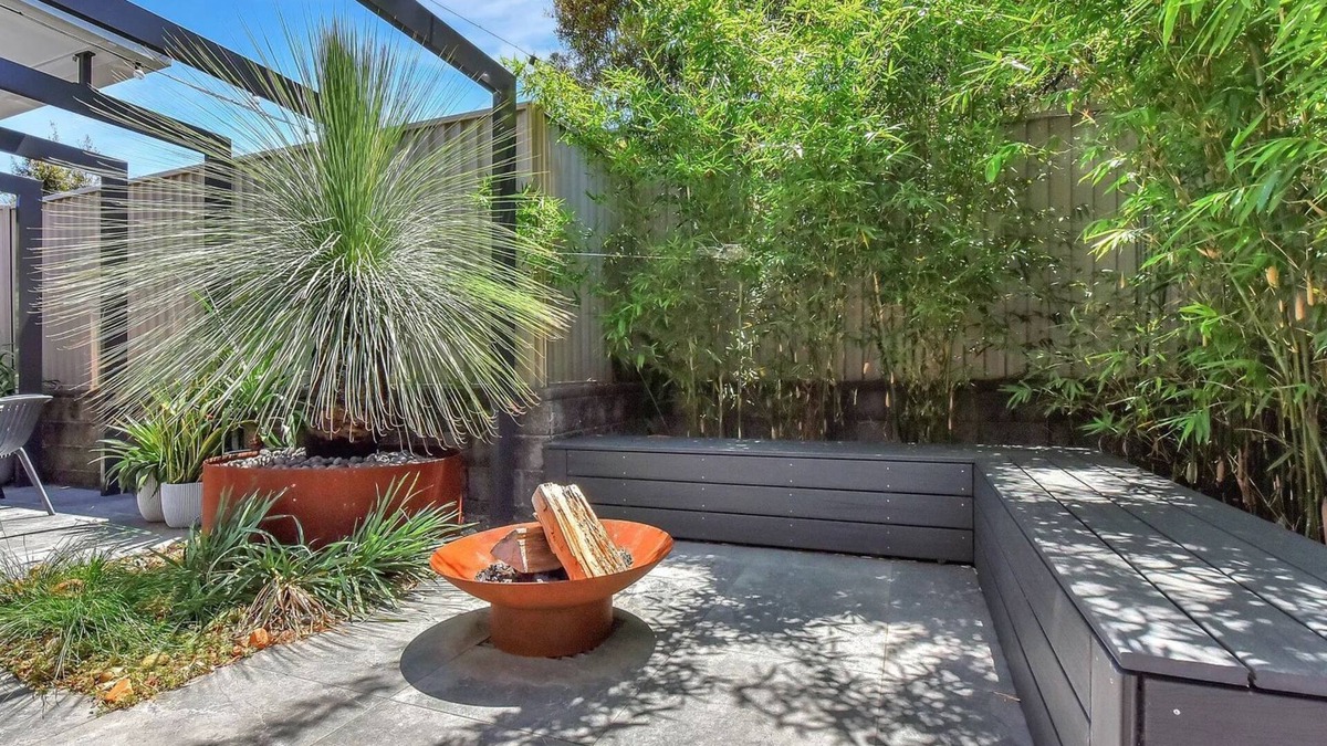 Shoal Bay House | The Sands Shoal Bay, 80 Rigney St - Ducted Air, Linen, Wi-Fi, Fire Pit