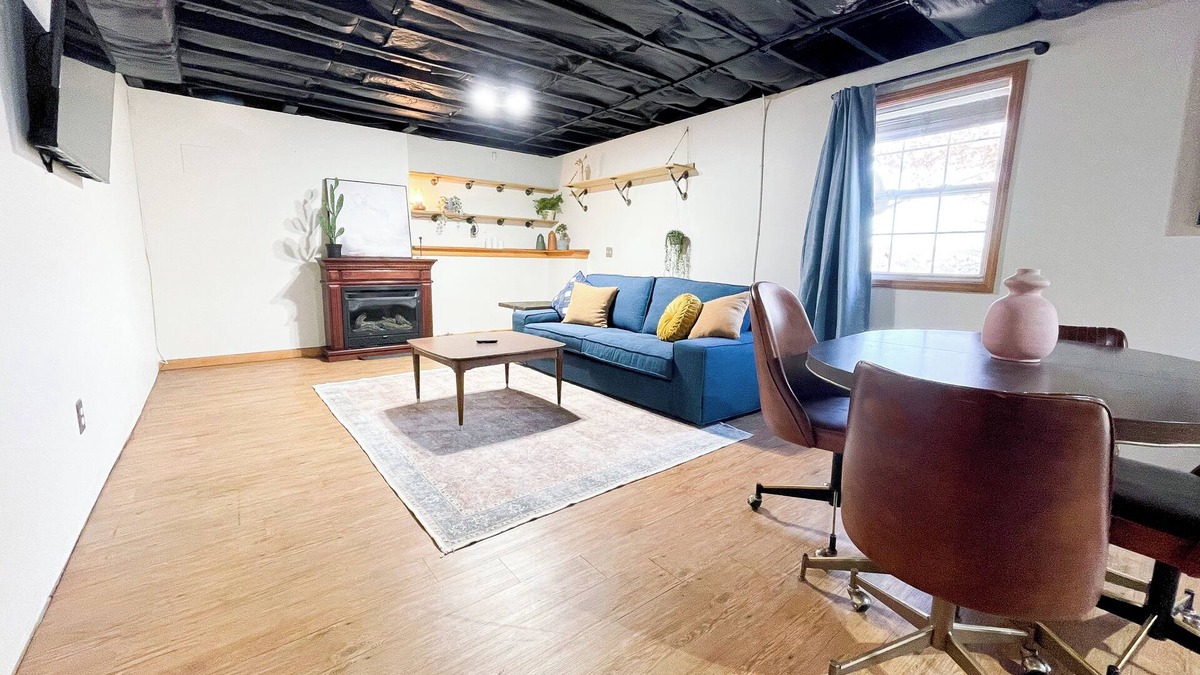 St. Robert Apartment | The Sapper Snug - Mins 2 FLW