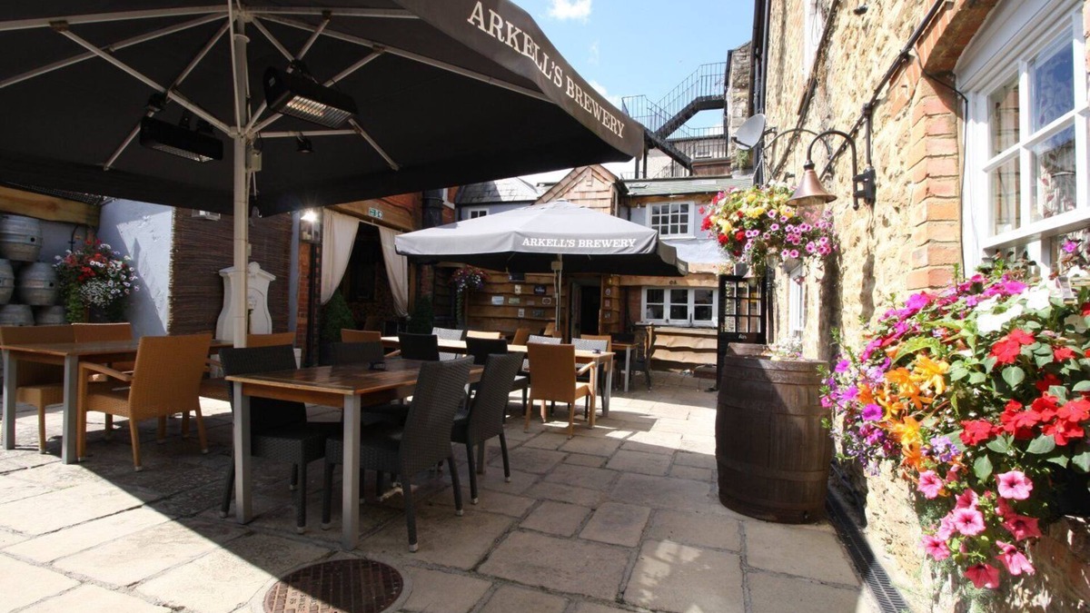 Highworth Hotel | The Saracens Head Hotel