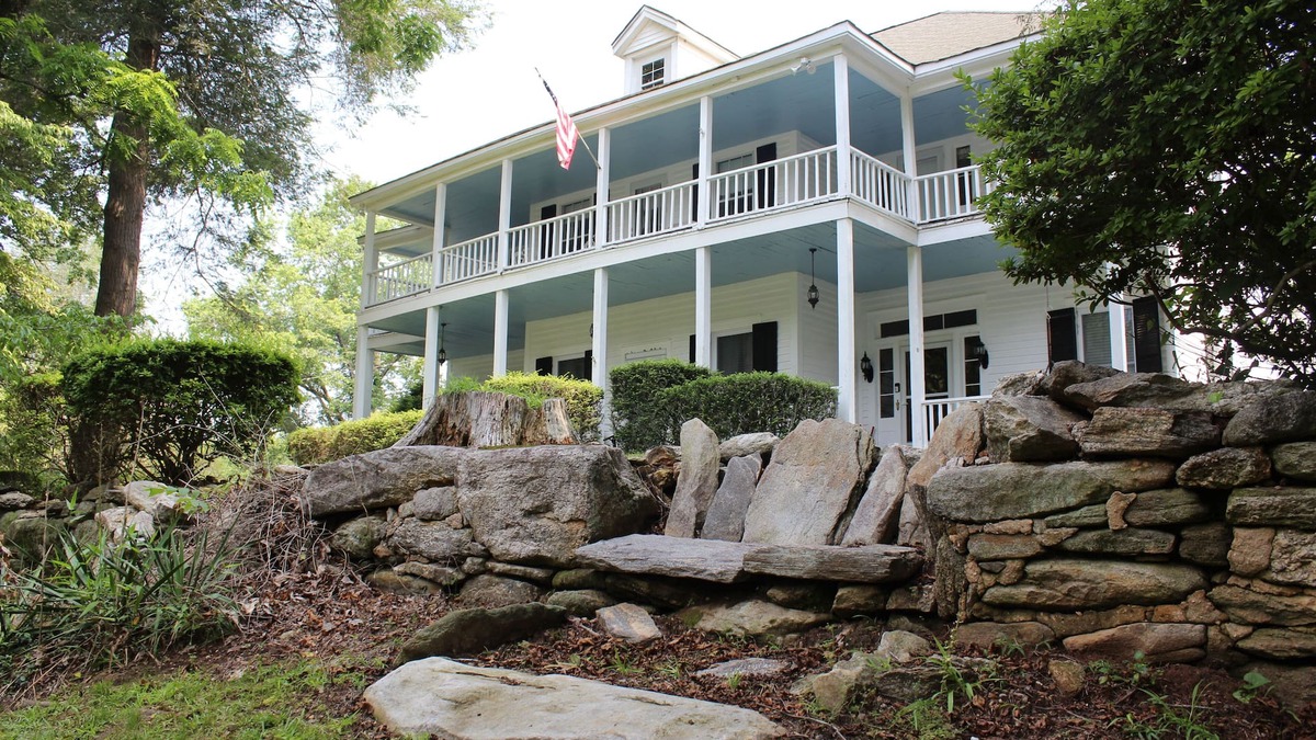 Sautee Nacoochee Bed & Breakfast | The Sautee Inn Bed & Breakfast