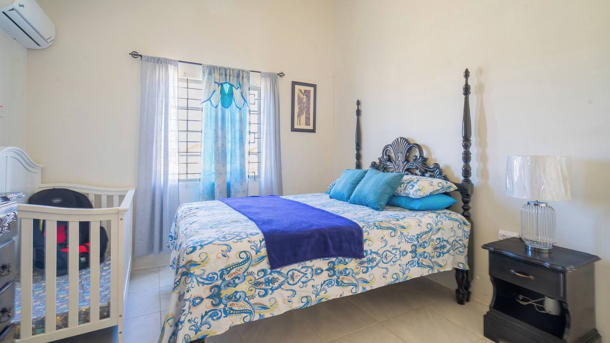 Portmore House | "The Savannah @ Phoenix" A cool family friendly home close to Major Attractions.